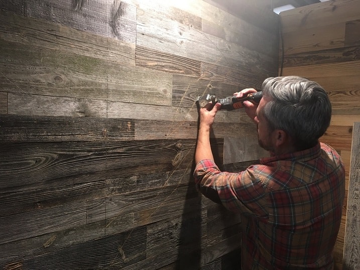 pose de lames de bois adhésives