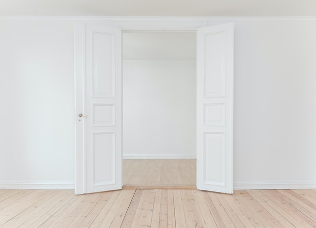 porte d'intérieur en bois blanc