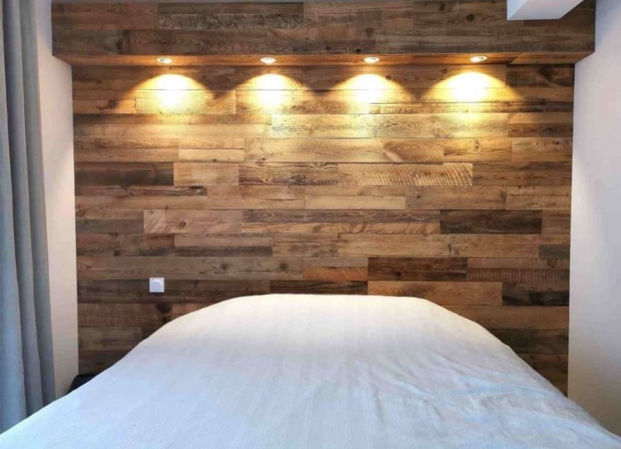 mur chambre vieux bois