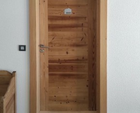 porte d'entrée en bois