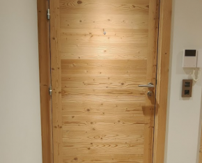 porte palière rénovée avec stickwood